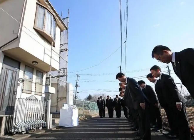 凶手至今逍遥法外警察每年都去登门谢罪AG旗舰厅app日本最残忍的灭门悬案(图3)