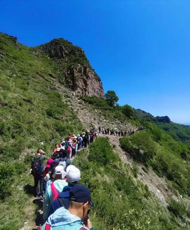 件套被一双“臭鞋”抢了风头ag旗舰厅注册中国中产三(图10)
